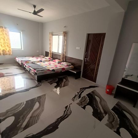 Matoshree Guesthouse Akalkot Exterior foto